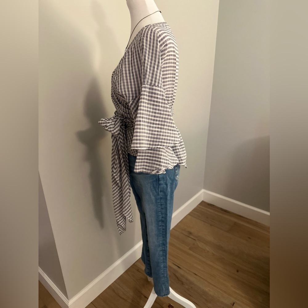 WAYF WRAP TOP - Picture 5 of 9